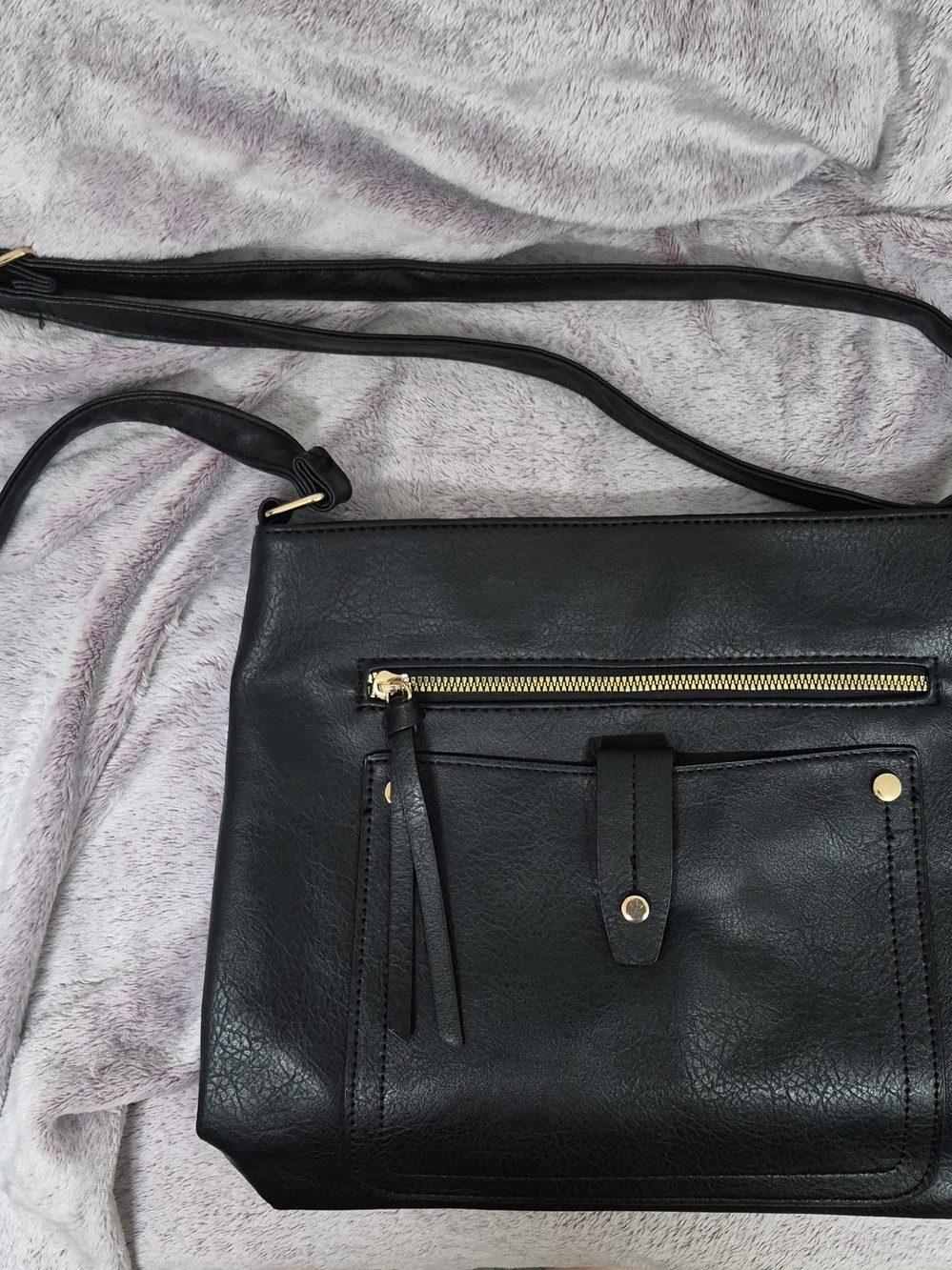 Classic Black Women's Crossbody Bag - Sleek Everyday Shoulder Bag